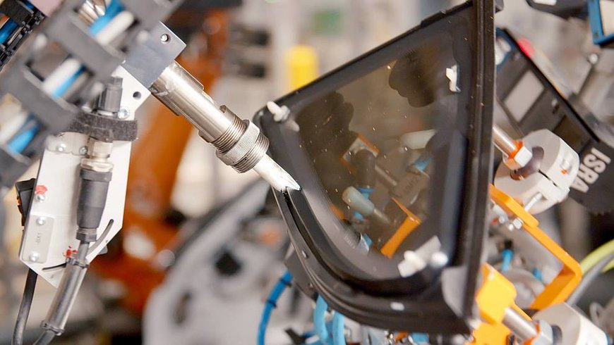 New gluing technology solution enables side windows to be installed in a flow process